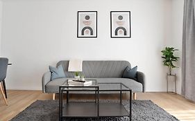 Apartments In The City Center I Private Parking I Home2Share
